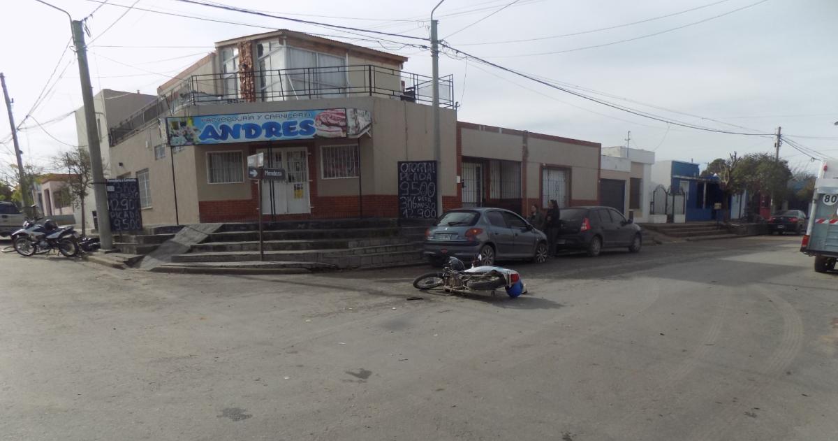 El accidente ocurrió este jueves y fue protagonizado por un Peugeot 206 y una moto Mondial 110