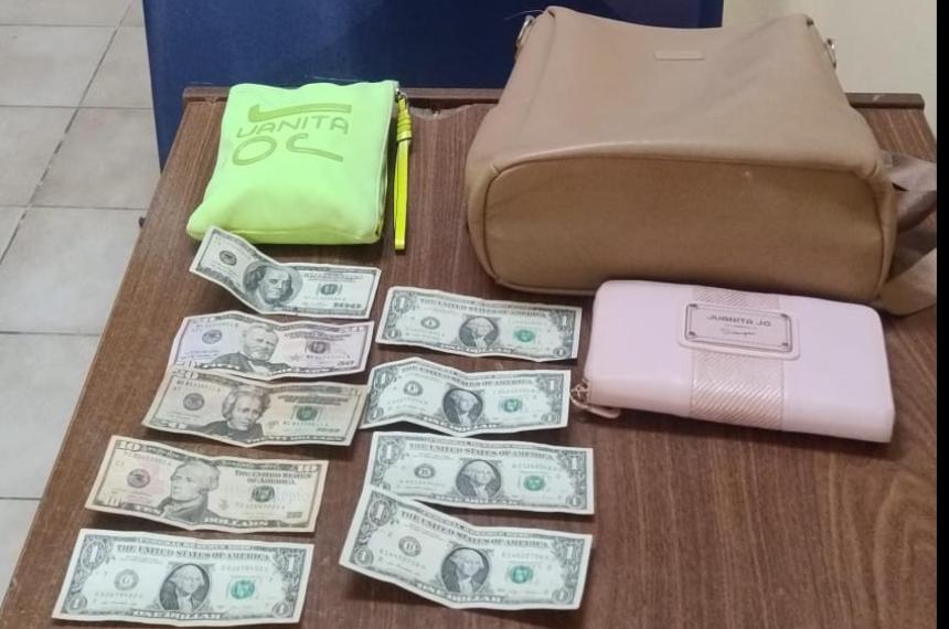 El dinero y las pertenencias recuperadas por la policía
