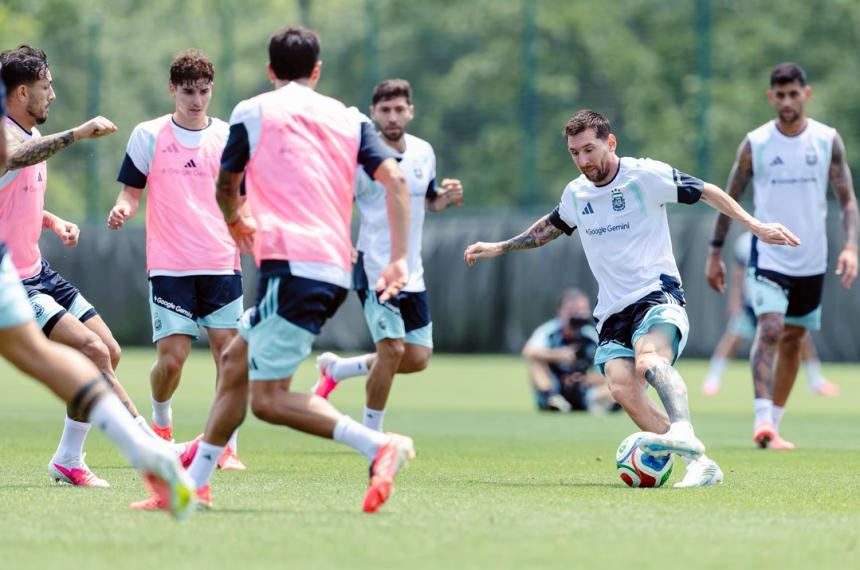 Entrenamientos de la Selección de cara al debut ante Argelia