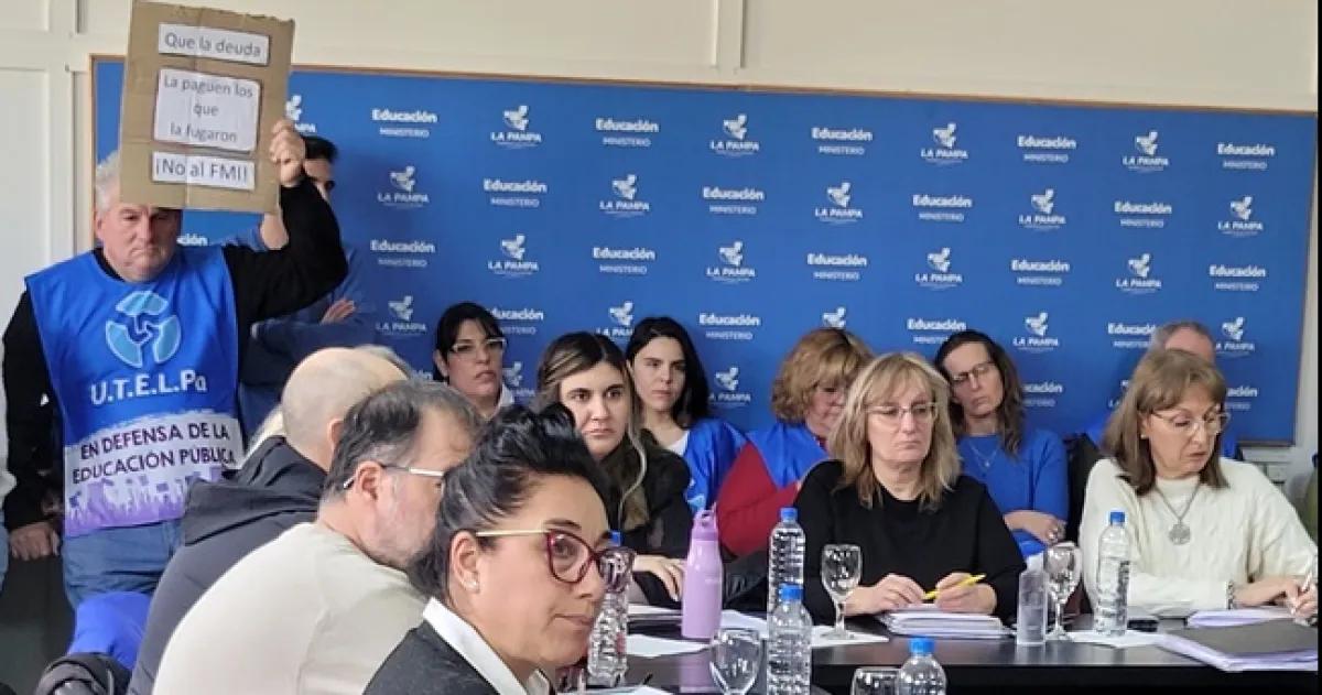 El planteó incluyó la situación de docentes de Educación Física M�sica Pl�stica Inglés Danza y Educación Agraria