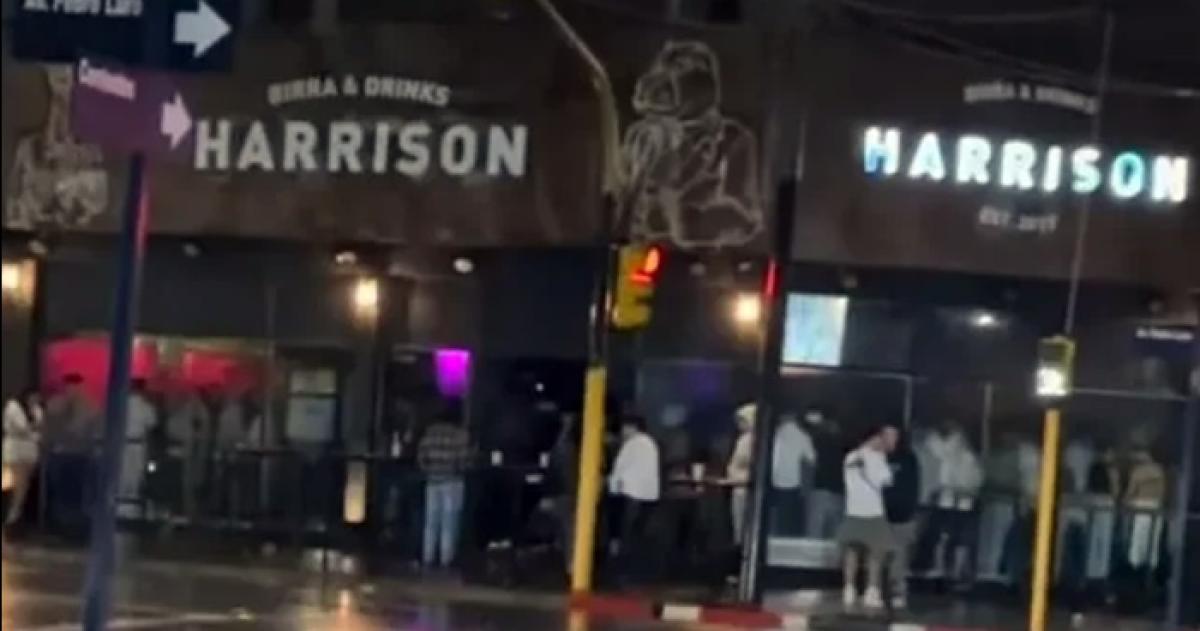La mujer fue trasladada del bar a la Seccional Primera