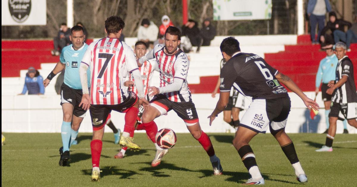 Costa le ganó a Cipolletti y logró un resultado muy importante para acomodarse en el Federal A