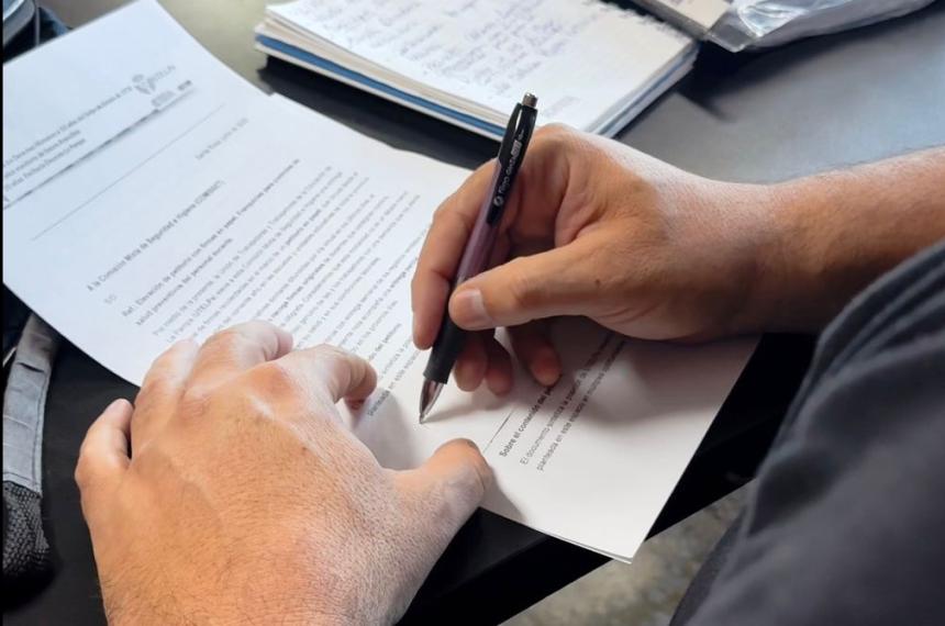 Las firmas se presentaron en la mesa que discute condiciones laborales