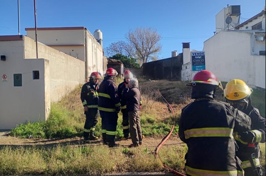 Una dotación de bomberos logró controlar las llamas