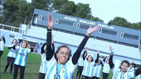La coreografía fue montada sobre una cumbia alusiva al equipo argentino que se viralizó recientemente