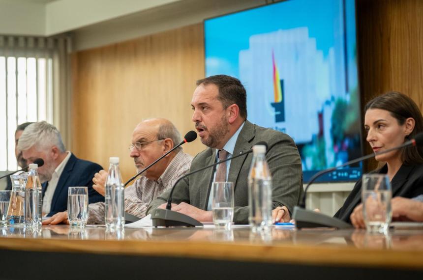 El jefe comunal participó de manera sorpresiva de la audiencia p�blica en la UNLPam