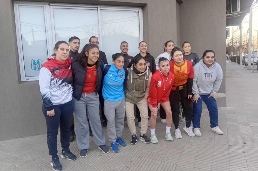 Las jugadoras se manifestaron en la sede de la Liga Cultural