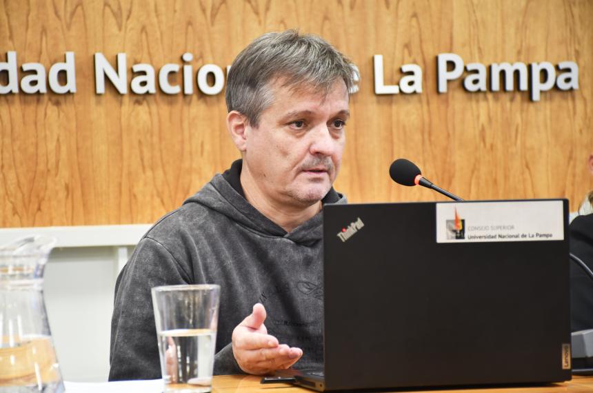 El exintendente de la capital y referente ambientalista expuso en la audiencia p�blica de la UNLPam