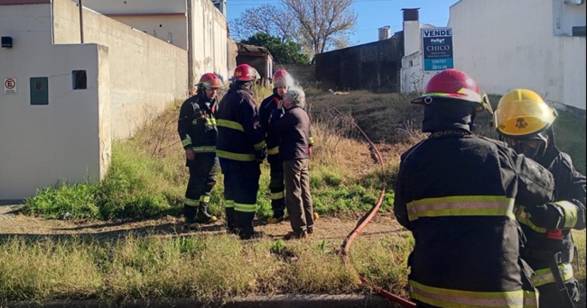 Una dotación de bomberos logró controlar las llamas