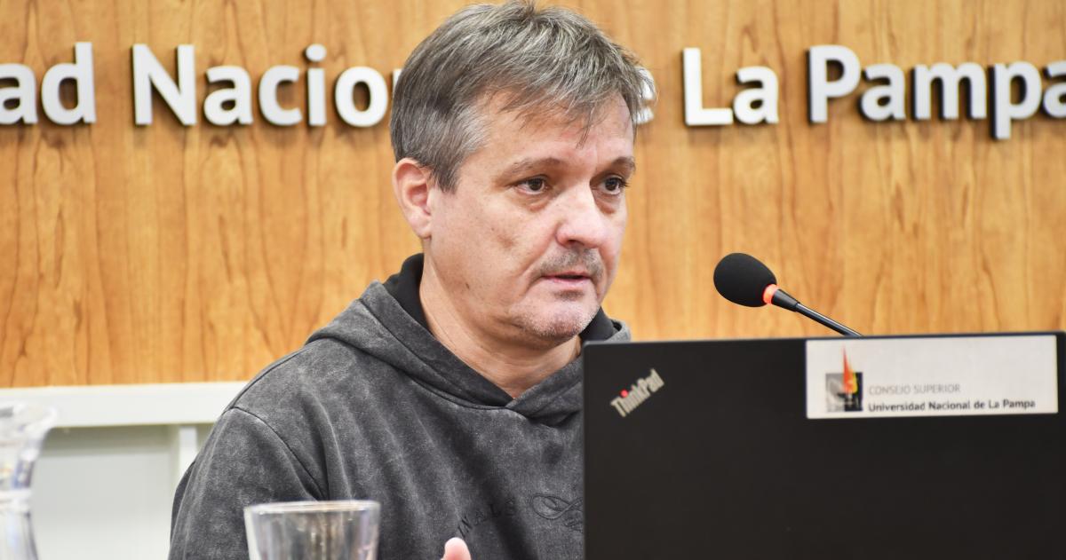 El exintendente de la capital y referente ambientalista expuso en la audiencia p�blica de la UNLPam