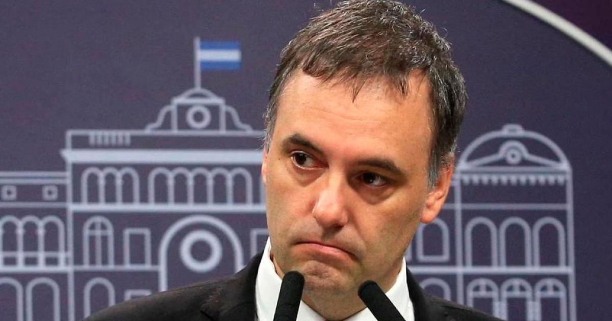 El oficialismo negocia contrarreloj con bloques dialoguistas para evitar que prospere en el Senado un pedido de interpelación contra Manuel Adorni en medio de una creciente presión política y cuestionamientos sobre su situación patrimonial