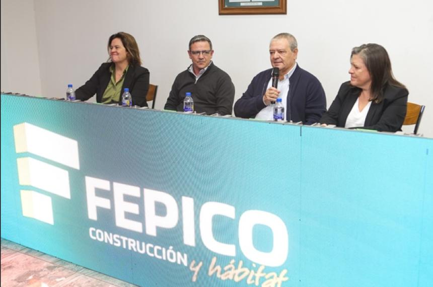La intendenta Fernanda Alonso encabezó la conferencia de prensa