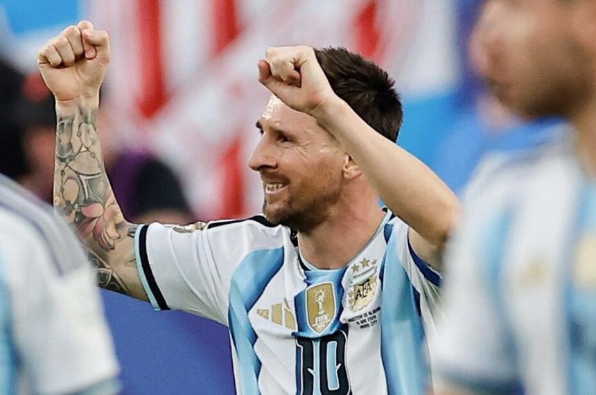Adem�s celebró sus 200 partidos con la Selección de la mejor manera