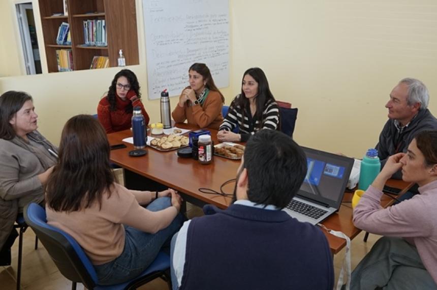 La ministra Gonmz�lez se reunió con el equipo de la Agencia del INTA en 25 de Mayo