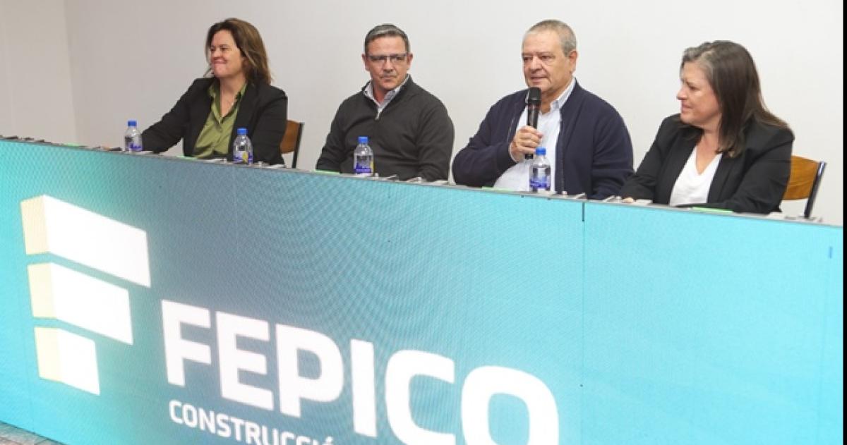 La intendenta Fernanda Alonso encabezó la conferencia de prensa