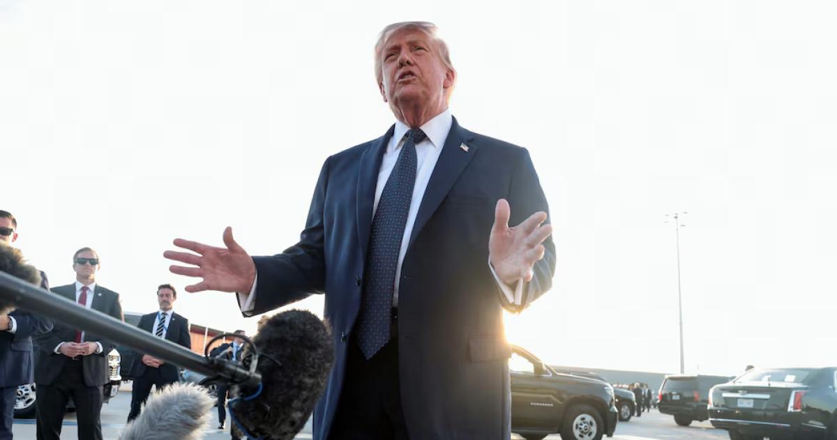 Donald Trump presidente de los Estados Unidos en el aeropuerto de Orly