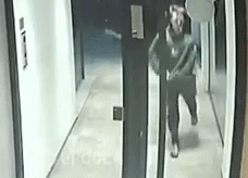 El joven estudiante se defendió del intento de asalto en el ingreso al edificio