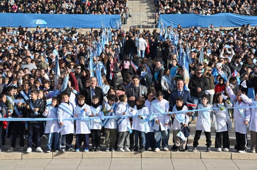Rosario inauguró la restauración integral del Monumento a la Bandera