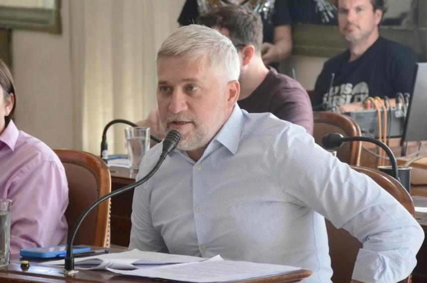El presidente del bloque del FreJuPa Francisco Bompadre pidió que vuelva a comisión