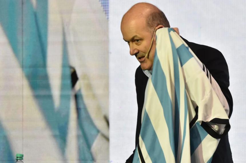 Sturzenegger busca continuar con recortes en el Estado
