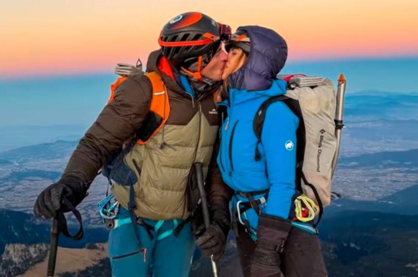 Equipos de rescate trabajan en la zona del nevado Tocllaraju donde una avalancha provocó la muerte de dos montañistas y dejó a un guía peruano como �nico sobreviviente de la expedición