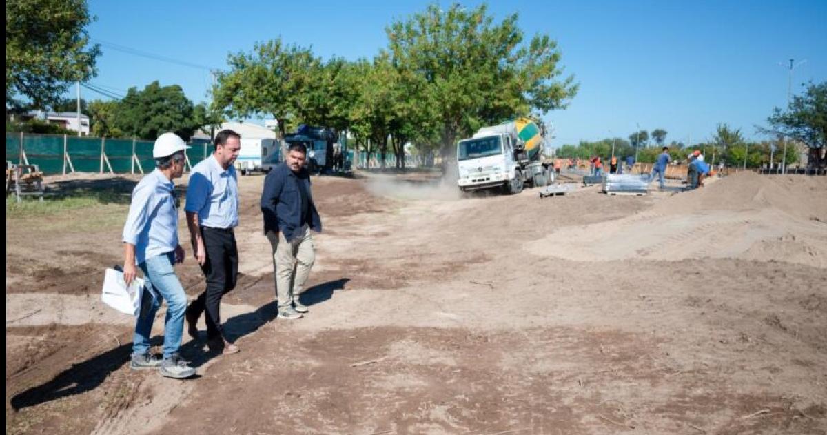 Di N�poli recorirendo obras Este viernes va a Villa Parque