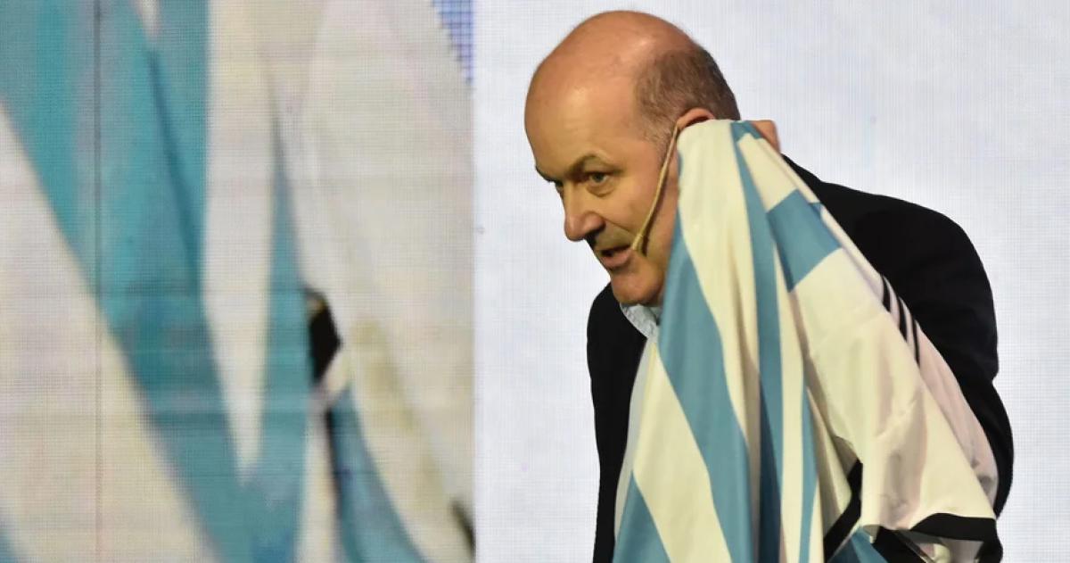 Sturzenegger busca continuar con recortes en el Estado
