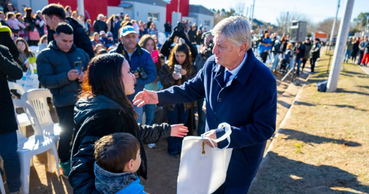 Ziliotto entregó viviendas en Miguel Riglos y anunció nuevas obras