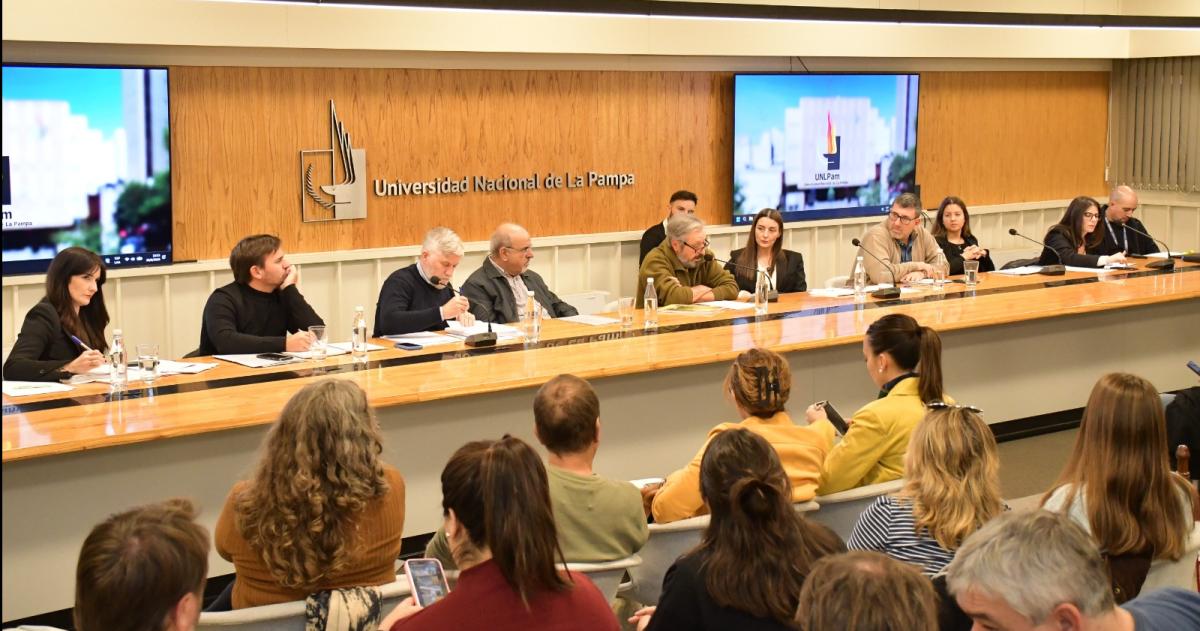 En la audiencia de tres días pasaron 18 expositores y el intendente di N�poli hizo un fuerte discurso