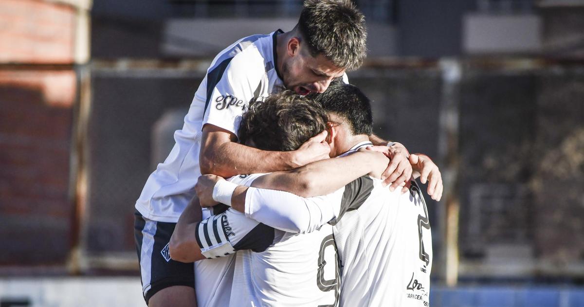 Santa Rosa goleó y aseguró el segundo lugar en su zona