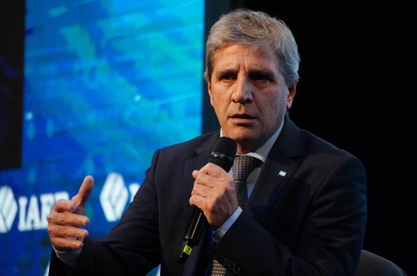 No es nueva deuda sino refinanciamiento y al 6-en-porciento- de tasa explicó Caputo