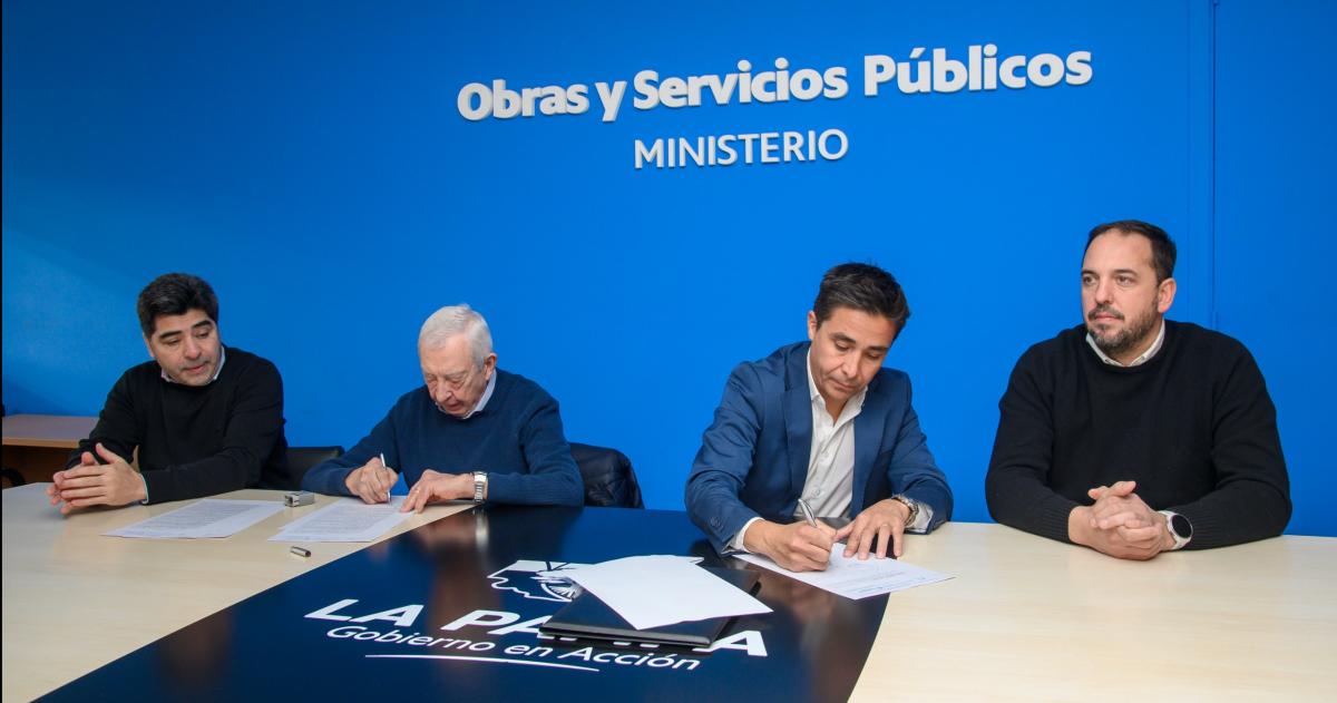 La firma del convenio realizada este martes en el Ministerio de Obras P�blicas