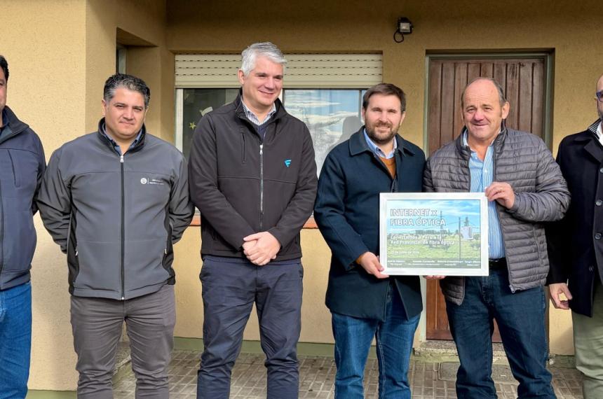 Autoridades de diversas �reas en la formalización del nuevo paso