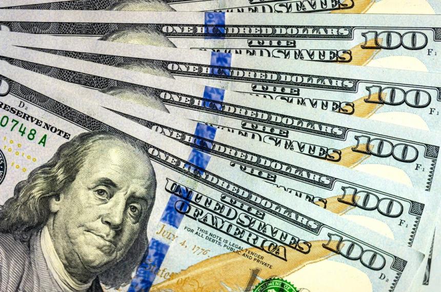 La divisa estadounidense se paga 1495 en el Banco Nación