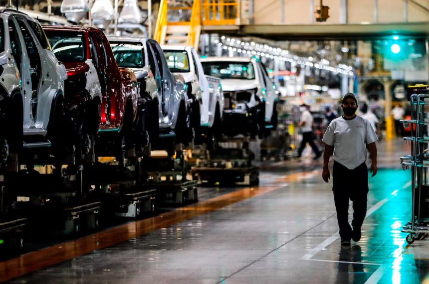 La industria automotriz acumuló una caída de 196-en-porciento- entre enero y mayo y registró el peor desempeño sectorial del período