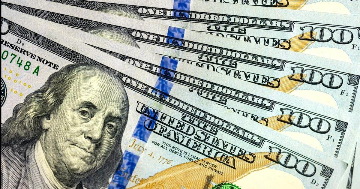 La divisa estadounidense se paga 1495 en el Banco Nación