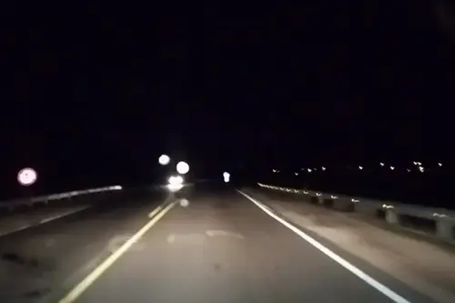 Un equipo periodístico de El Diario recorrió de noche el lugar de la tragedia