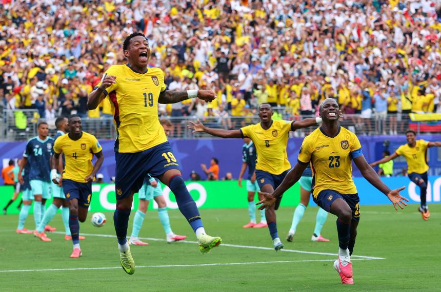 Gonzalo Plata y todo Ecuador celebran el 2-1 ante Alemania