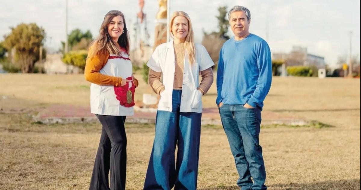 Claudia Calderon (centro) candidata por la lista Celeste Violeta de UTELPa a la secretaría general Omar Fuentes (adjunto) y Miriam Peredo (salud)
