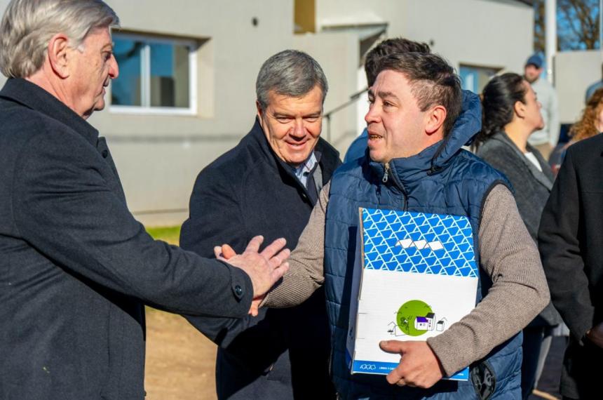 Ziliotto entregó 25 viviendas en Anguil y anunció nuevas obras
