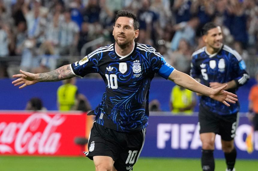 Messi no para- anotó de tiro libre y es el goleador del Mundial