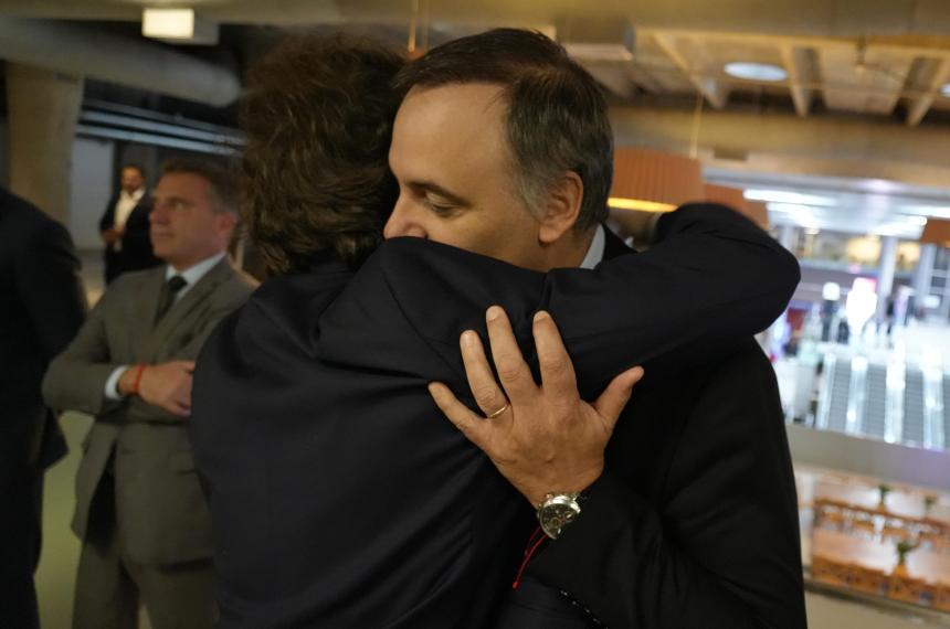 Milei volvió a defender a Adorni tras su renuncia