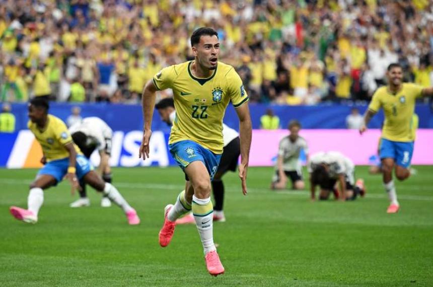 Martinelli anotó el gol de la clasificación para Brasil