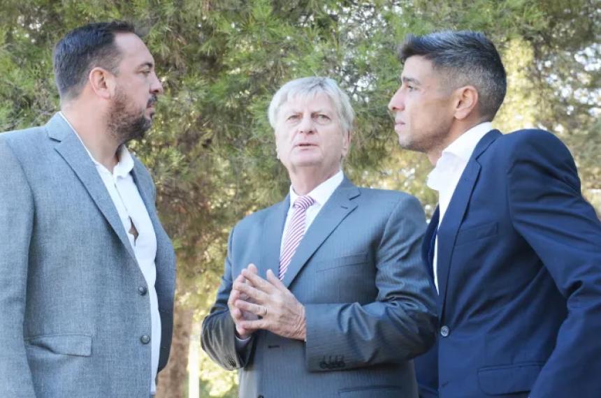 El intendente Feito junto al gobernador Ziliotto y el intendente di N�poli durante una actividad oficial