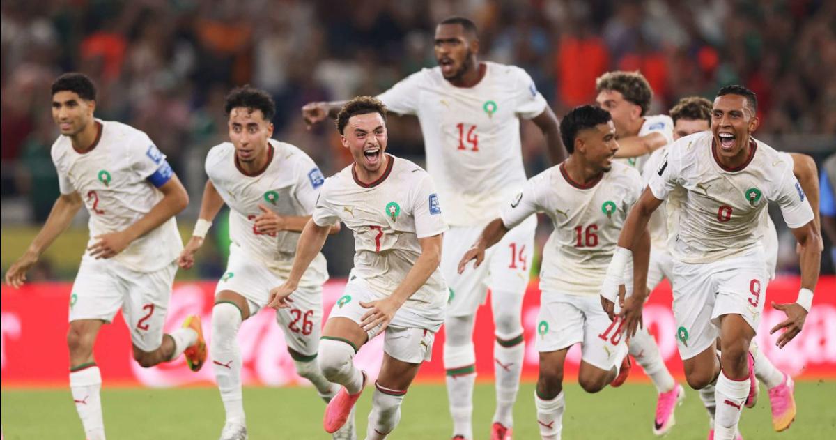 La felicidad del equipo africano tras dejar en el camino a un peso pesado