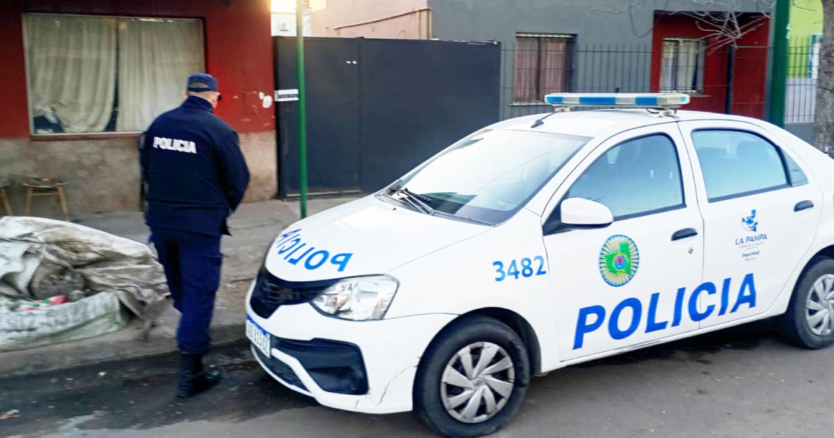 El lugar dónde ocurrió el crimen este martes a la mañana custodiado por la policía