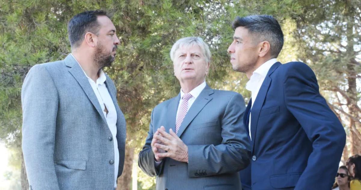 El intendente Feito junto al gobernador Ziliotto y el intendente di N�poli durante una actividad oficial