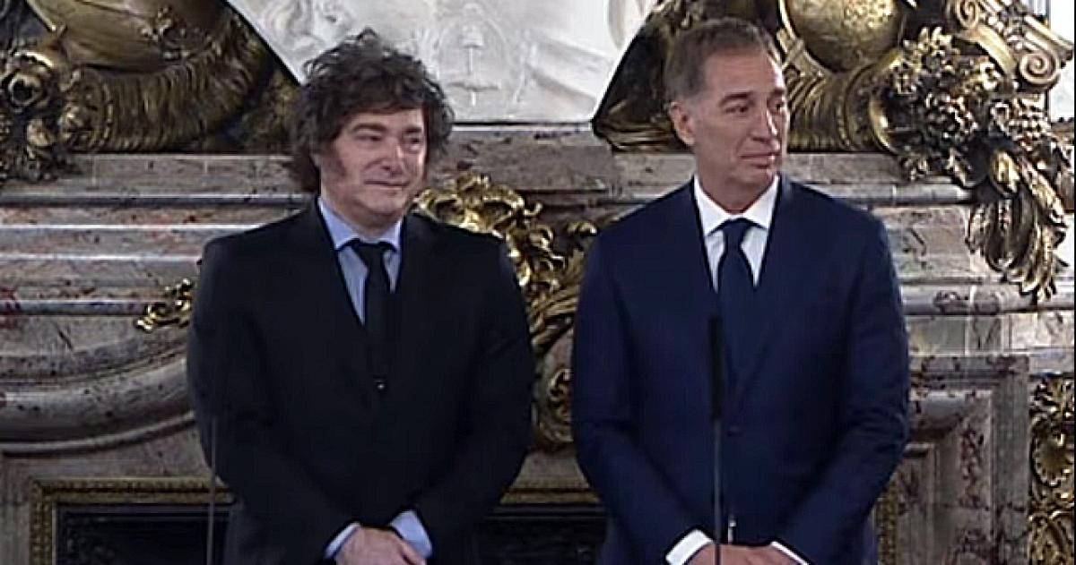 Javier Milei junto a Diego Santilli nuevo jefe de Gabinete