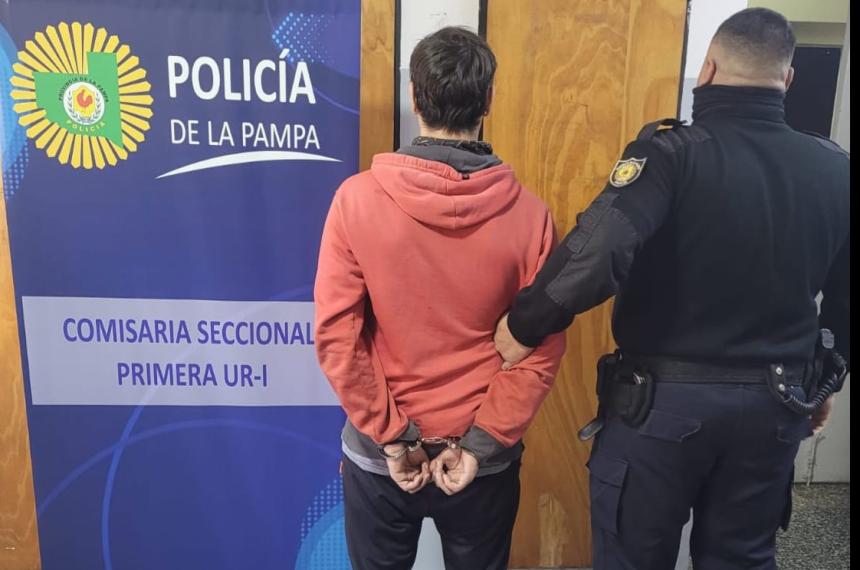 El sospechoso fue detenido por los agentes policiales