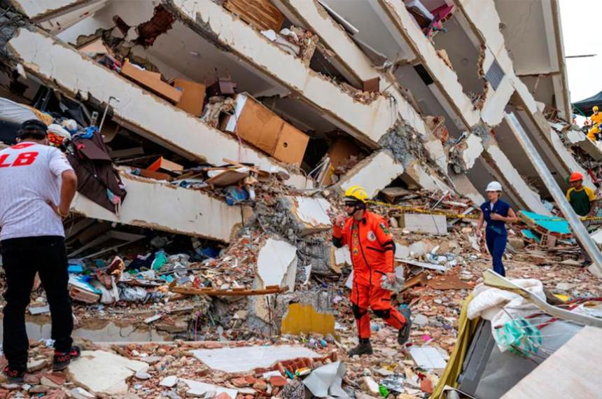 Equipos de rescate contin�an removiendo escombros en las zonas m�s afectadas por los terremotos mientras organismos internacionales advierten que la magnitud final de la tragedia podría ser mucho mayor que la informada hasta el momento